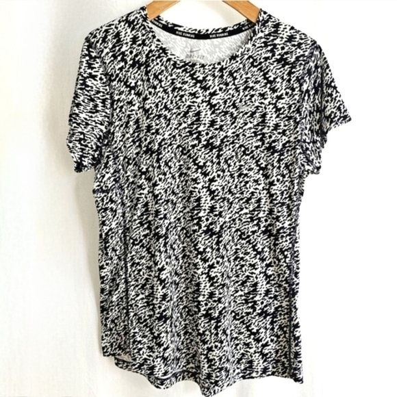 Nike Essential Pronto Black & White Patterned Short Sleeve Dri-Fit Running Top - Picture 4 of 14
